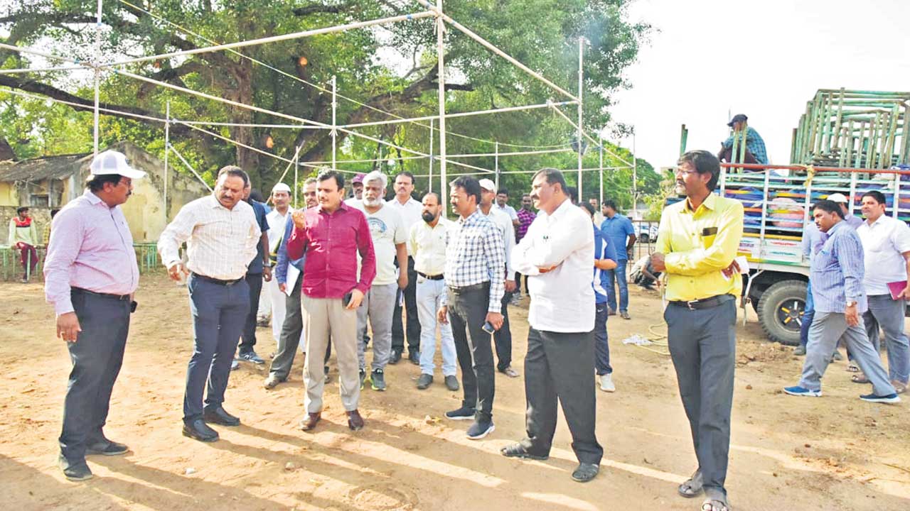 సీఎం కప్‌ జిల్లా స్థాయి క్రీడలను ఘనంగా నిర్వహించాలి