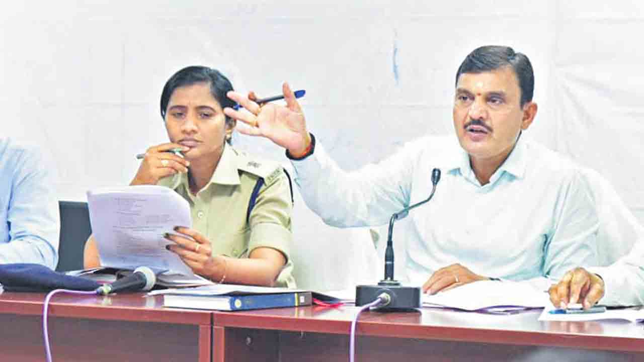 దశాబ్ది ఉత్సవాలను విజయవంతం చేయాలి