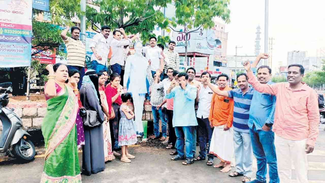 కాంట్రాక్ట్‌ ఉద్యోగుల ఆనందహేల