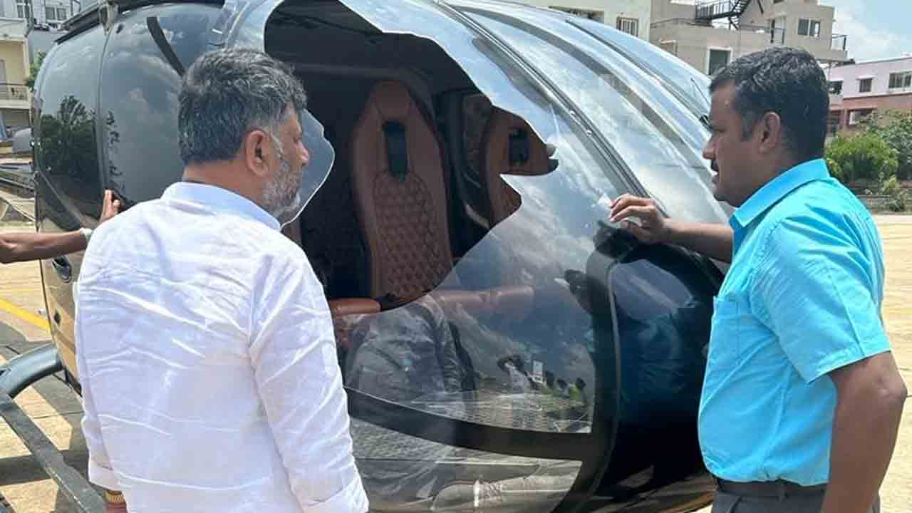 DK Shivakumar |  హెలికాప్టర్‌ను ఢీకొట్టిన డేగ.. కర్ణాటక పీసీసీ చీఫ్‌కు తృటిలో తప్పిన ప్రమాదం