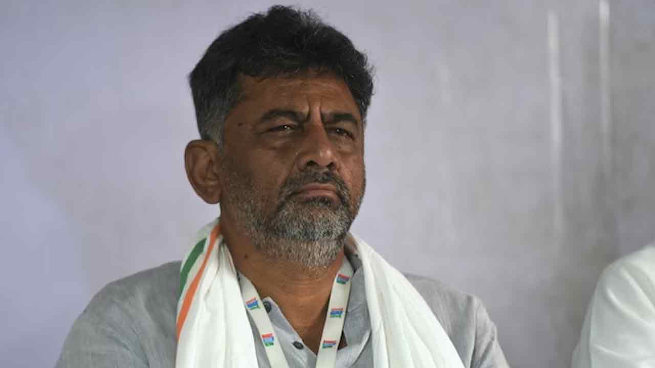 DK Shivakumar | కర్ణాటక సీఎం పదవి ఇవ్వండి.. లేదంటే ఎమ్మెల్యేగా ఉండనీయండి.. ఖర్గేను కోరిన డీకే శివకుమార్‌