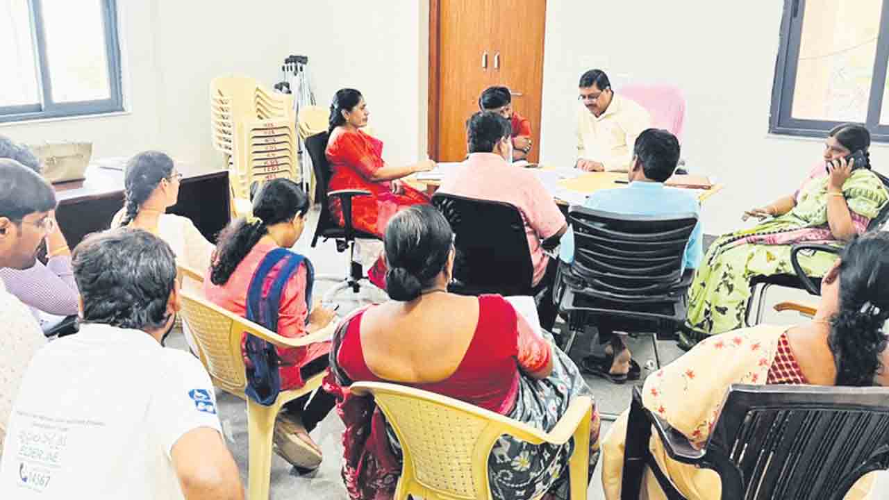 దశాబ్ది ఉత్సవాలను జయప్రదం చేయాలి