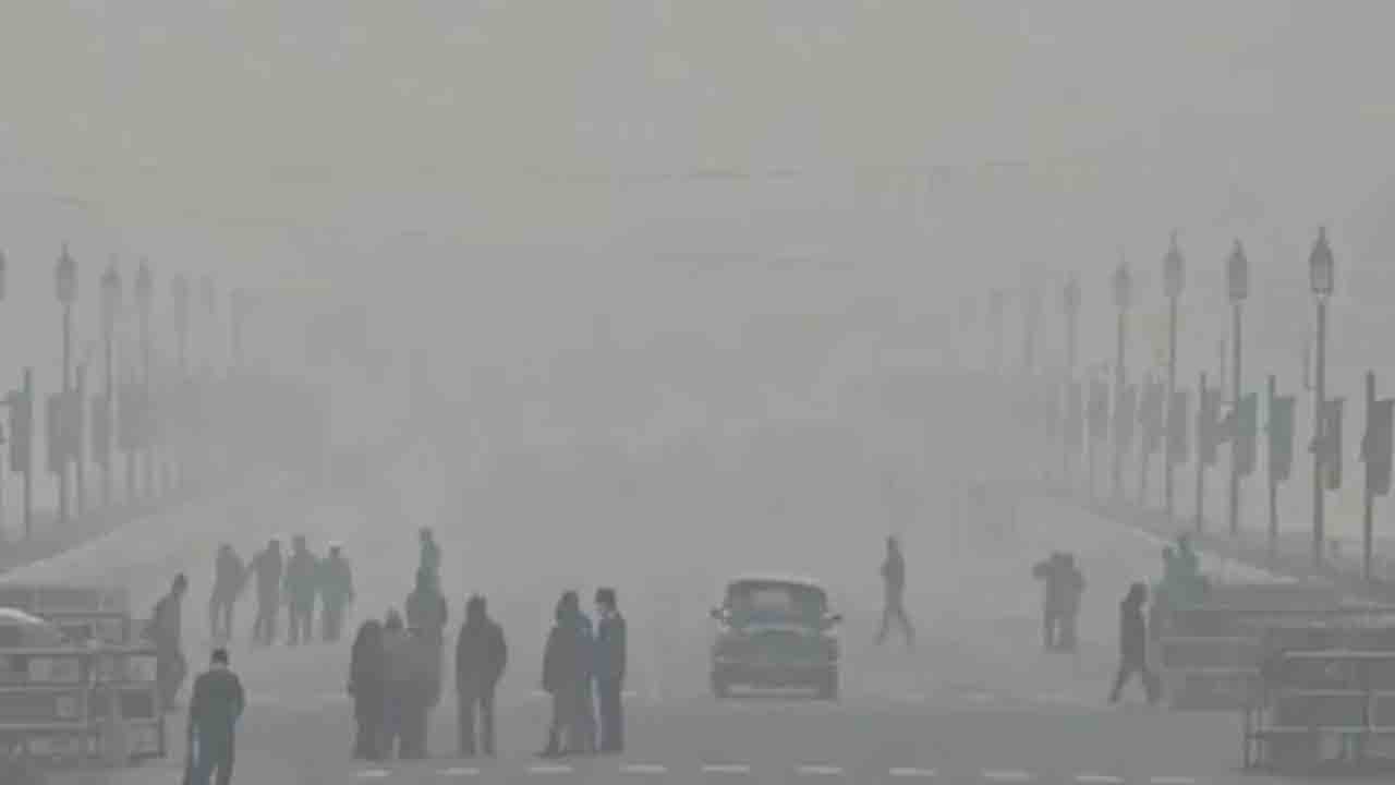 Delhi Fog | ఢిల్లీని కమ్మేసిన పొగమంచు..  మే నెలలో 13 ఏండ్ల కనిష్టానికి ఉష్ణోగ్రతలు