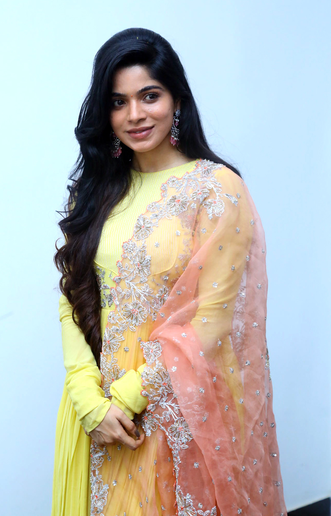 ముహూర్తపు సన్నివేశానికి చదలవాడ శ్రీనివాస రావు (Chadalavada Srinivas Rao) క్లాప్‌నివ్వగా, జెమిని కిరణ్‌ కెమెరా స్విఛాన్‌ చేశారు.