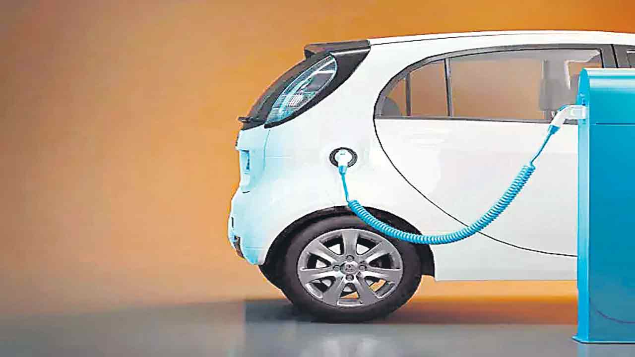 Electric cars |  ఎలక్ట్రిక్‌ కార్లతో పర్యావరణ ముప్పు.. విస్తుపోయే విషయాలను వెల్లడించిన కాన్పూరు ఐఐటీ
