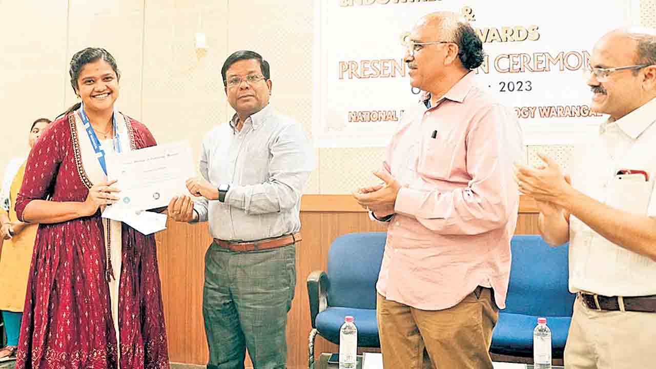 నిట్‌లో ఎండోమెంట్‌ అవార్డుల ప్రదానం