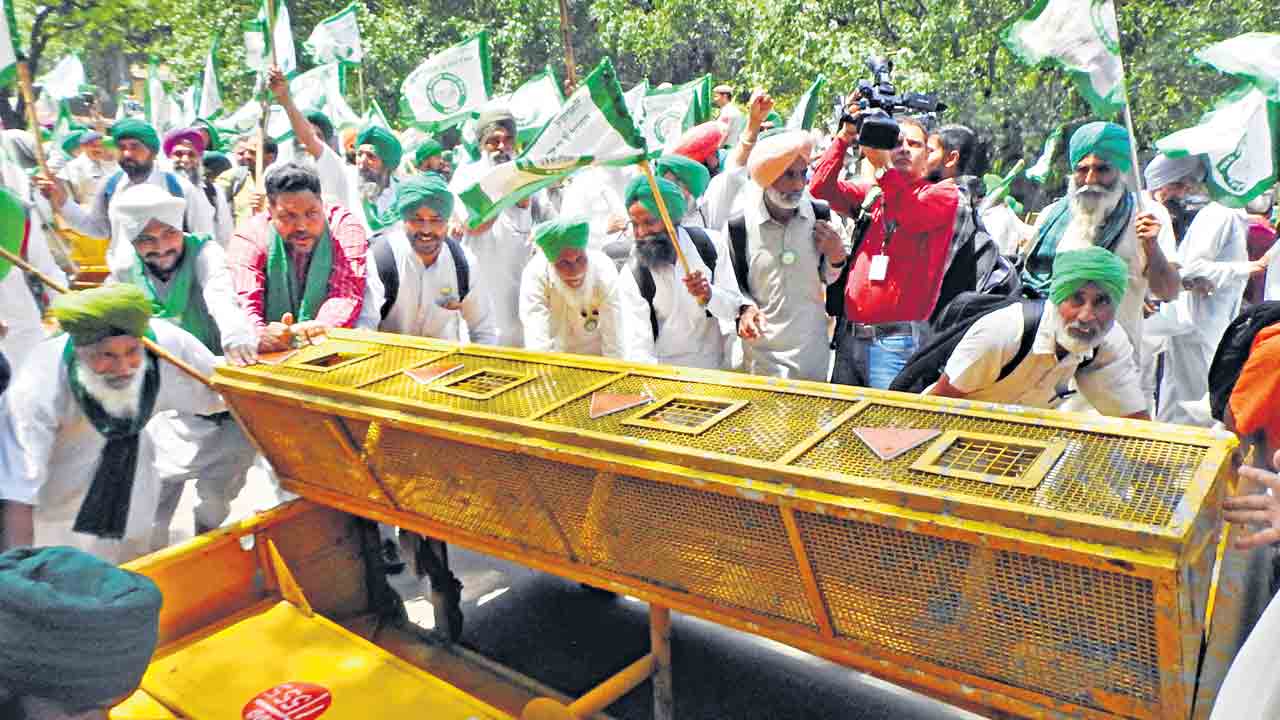 ఆంక్షలున్నా ఆగేదిలేదు