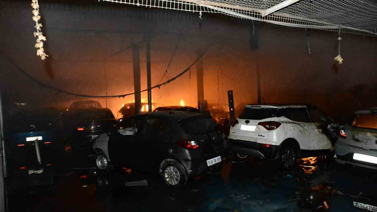 Fire Accident | ఎల్బీనగర్‌లో అగ్ని ప్రమాదం.. 50 కార్లు దగ్ధం.. !