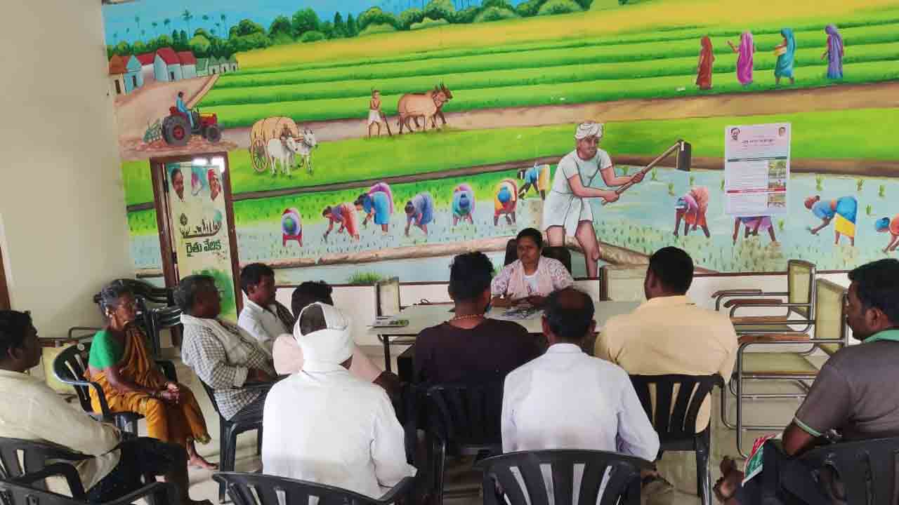 రైతు వేదికల ద్వారా విత్తనాలు, ఎరువుల పంపిణీ !