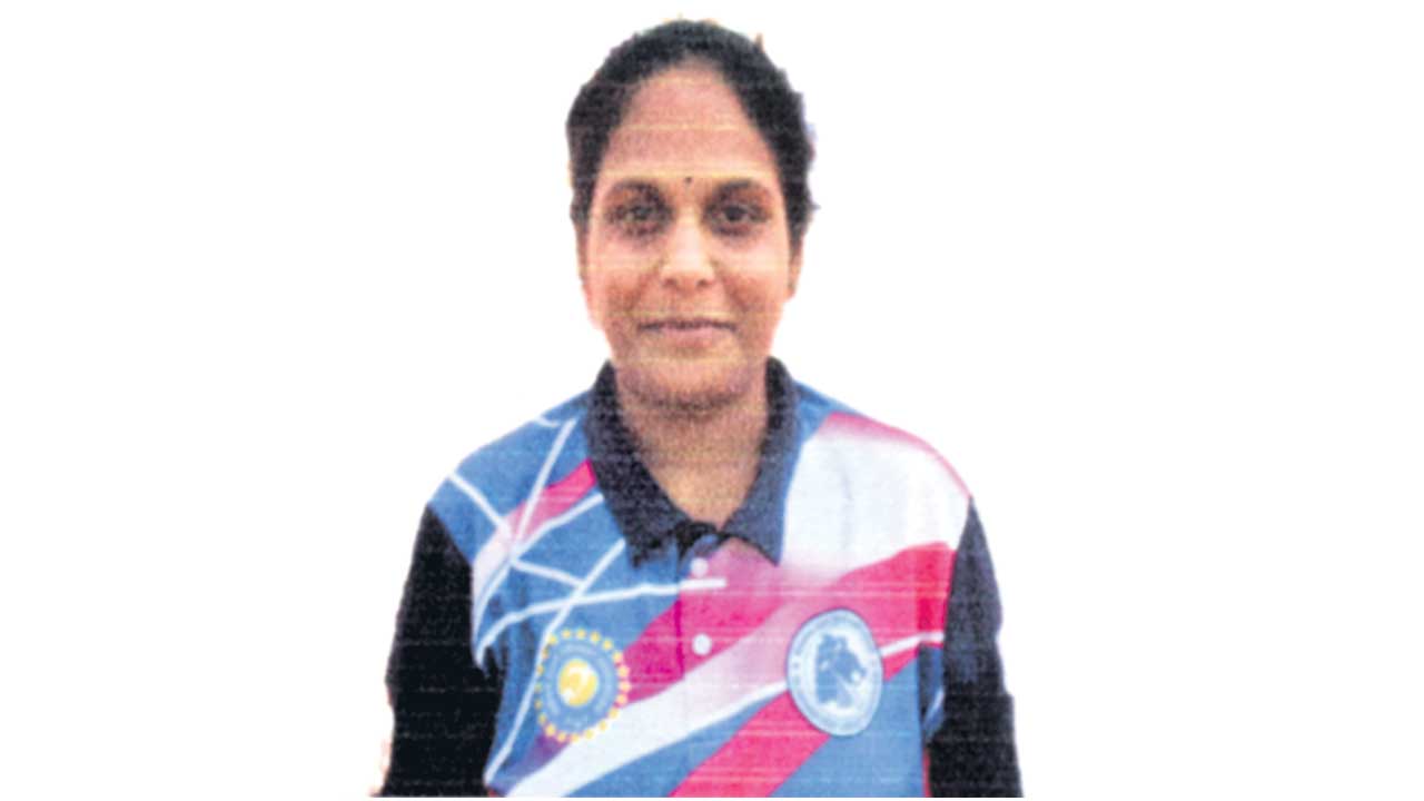 కెప్టెన్‌గా రేఖ