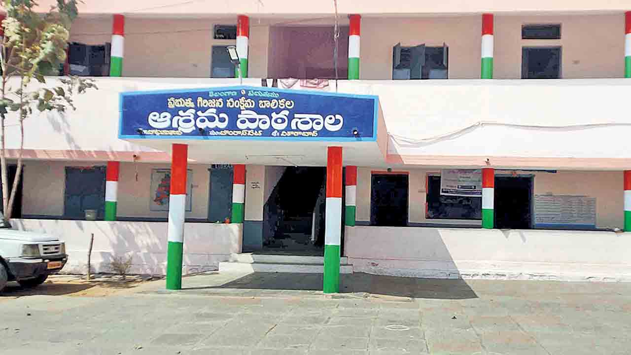 మెరికల్లా గిరిజన విద్యార్థులు