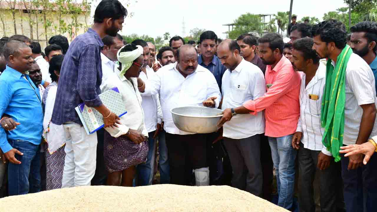 Minister Gangula | కొనుగోలు కేంద్రానికి వచ్చిన ప్రతి గింజ కొంటాం.. పంట నష్టపోయిన వారికి ఎకరానికి రూ.10 వేలు చెల్లిస్తాం