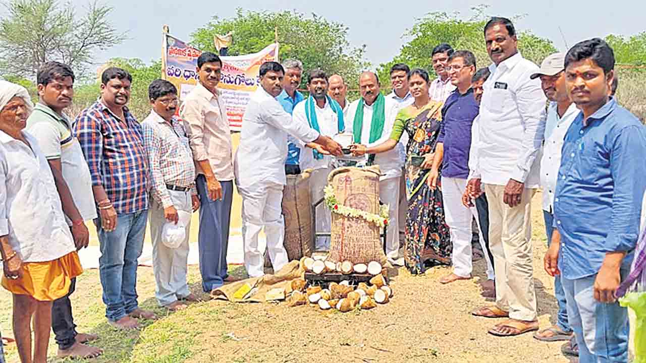 ధాన్యం కొనుగోలు కేంద్రాలను సద్వినియోగం చేసుకోవాలి