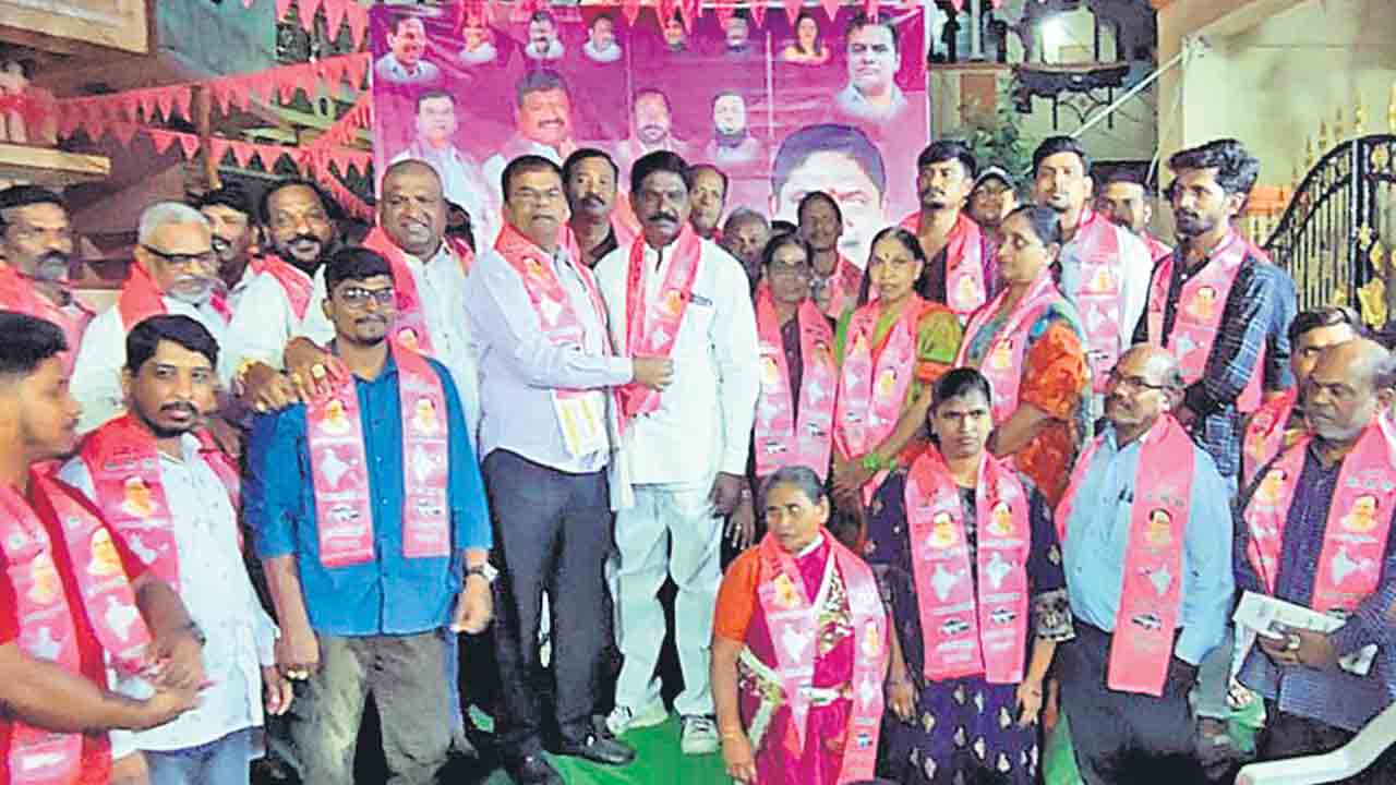 బీఆర్‌ఎస్‌లోకి.. బీజేపీ నాయకులు