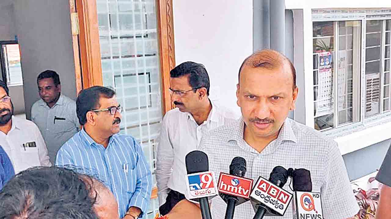 కుత్బుల్లాపూర్‌లో నవీన్‌మిట్టల్‌ పర్యటన