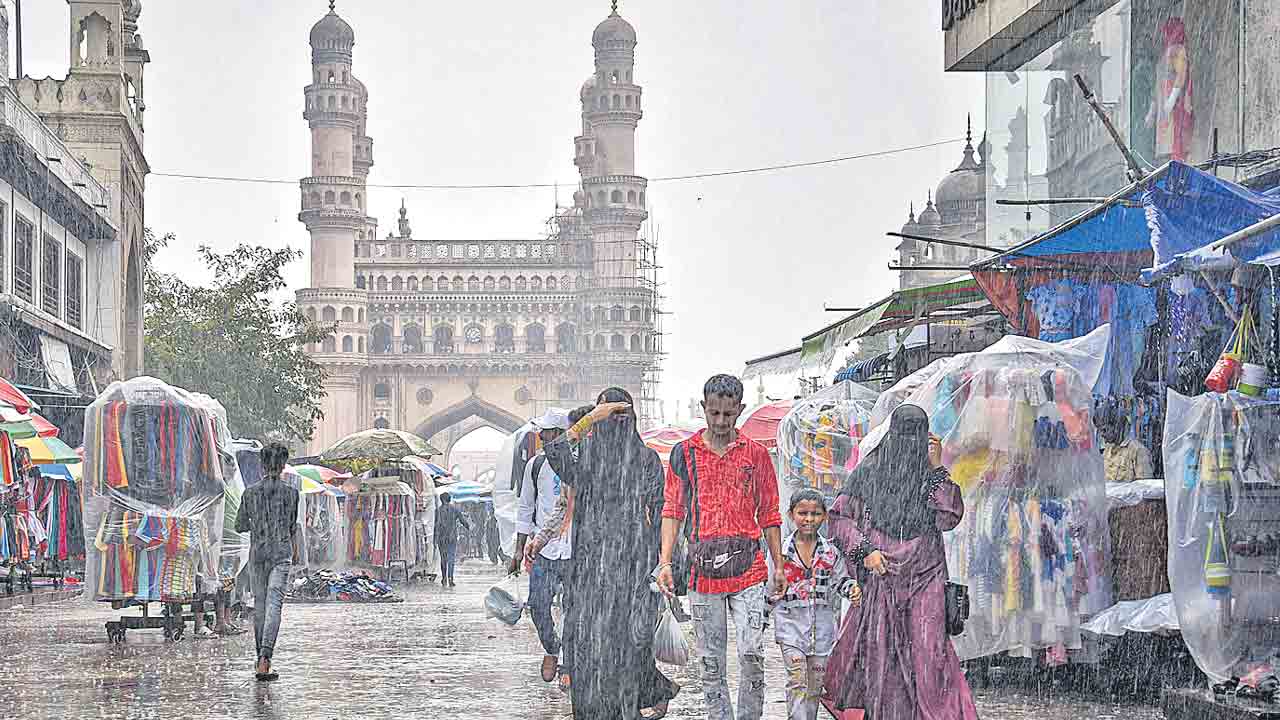 Mocha cyclone |  మోచ తుఫాన్‌ ప్రభావంతో రాగల మూడు రోజులు హైదరాబాద్‌లో భారీ వర్షాలు