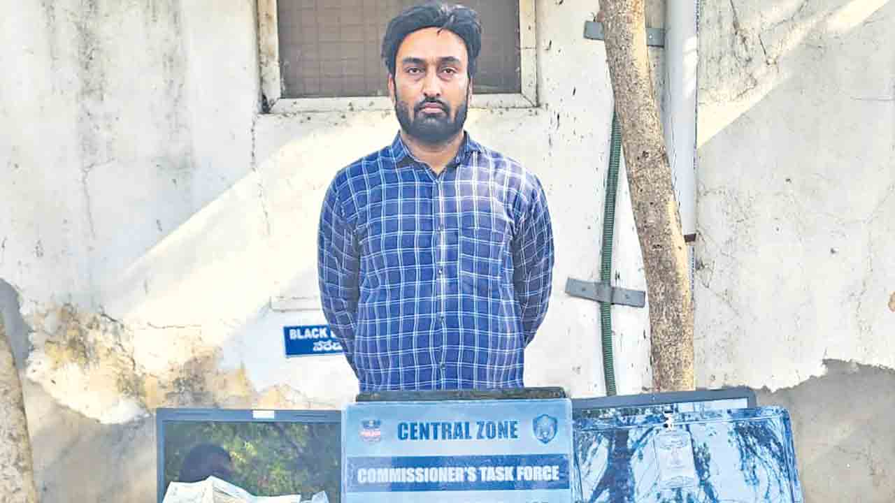 లోన్లు ఇప్పిస్తామంటూ అమాయకులకు బురిడీ