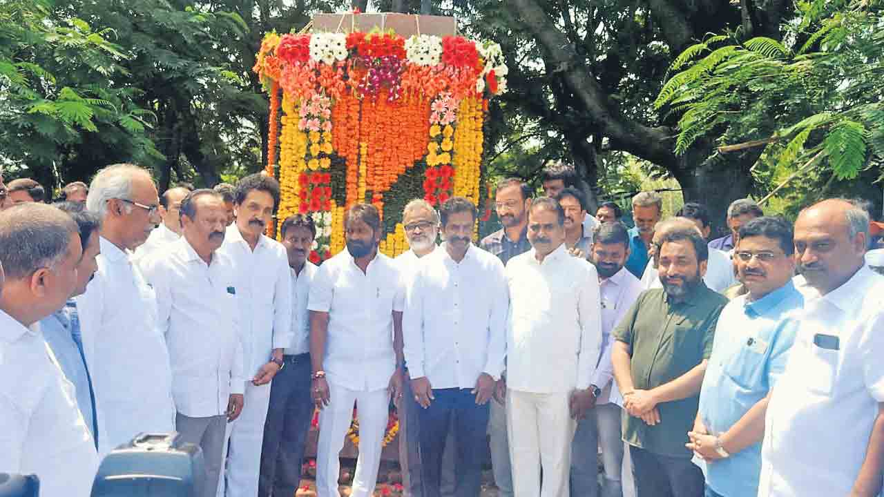 అల్లూరి ఆశయ సాధనకు కృషి చేయాలి