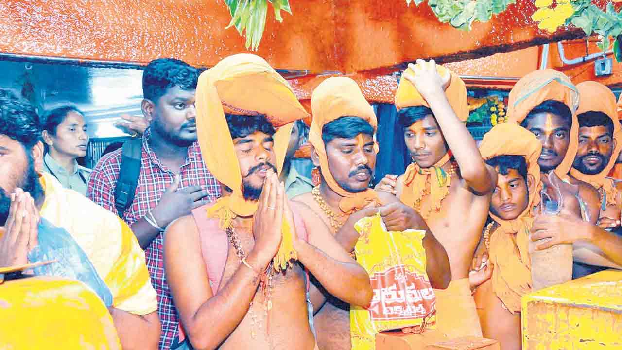 దారులన్నీ ‘కొండ’వైపే..