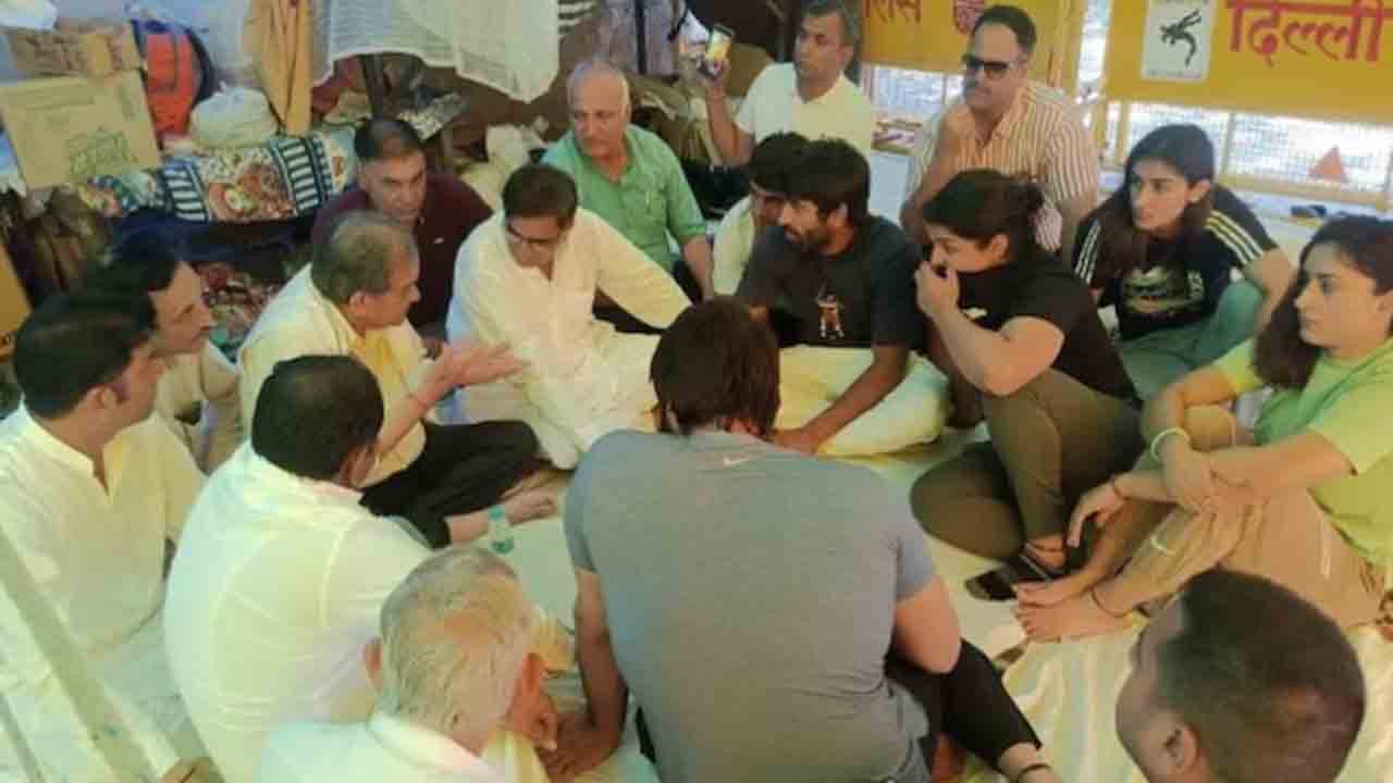 wrestlers protest | ‘దోషిని శిక్షించాల్సిందే’.. రెజ్లర్ల నిరసనకు బీజేపీ నాయకుడు మద్దతు