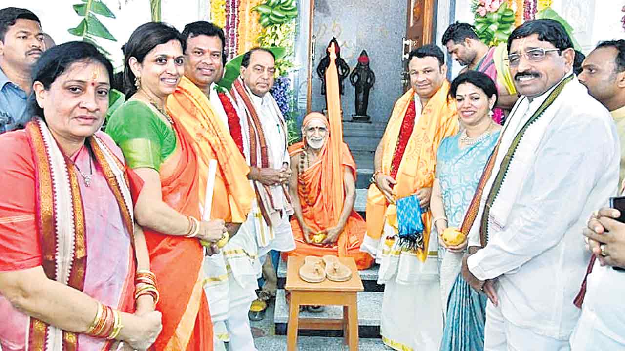 విగ్రహ ప్రతిష్ఠాపనోత్సవాలు సంపూర్ణం