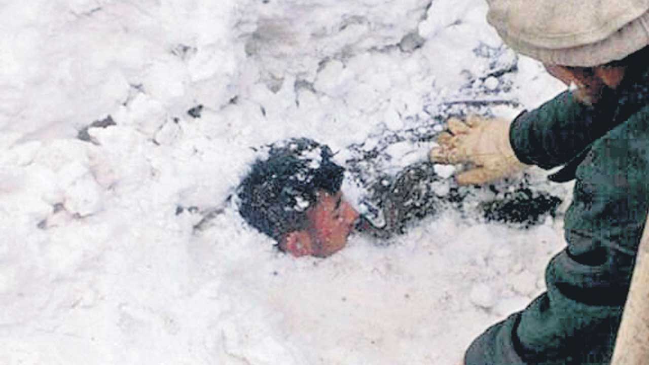 పాక్‌లో హిమపాతానికి 10 మంది బలి