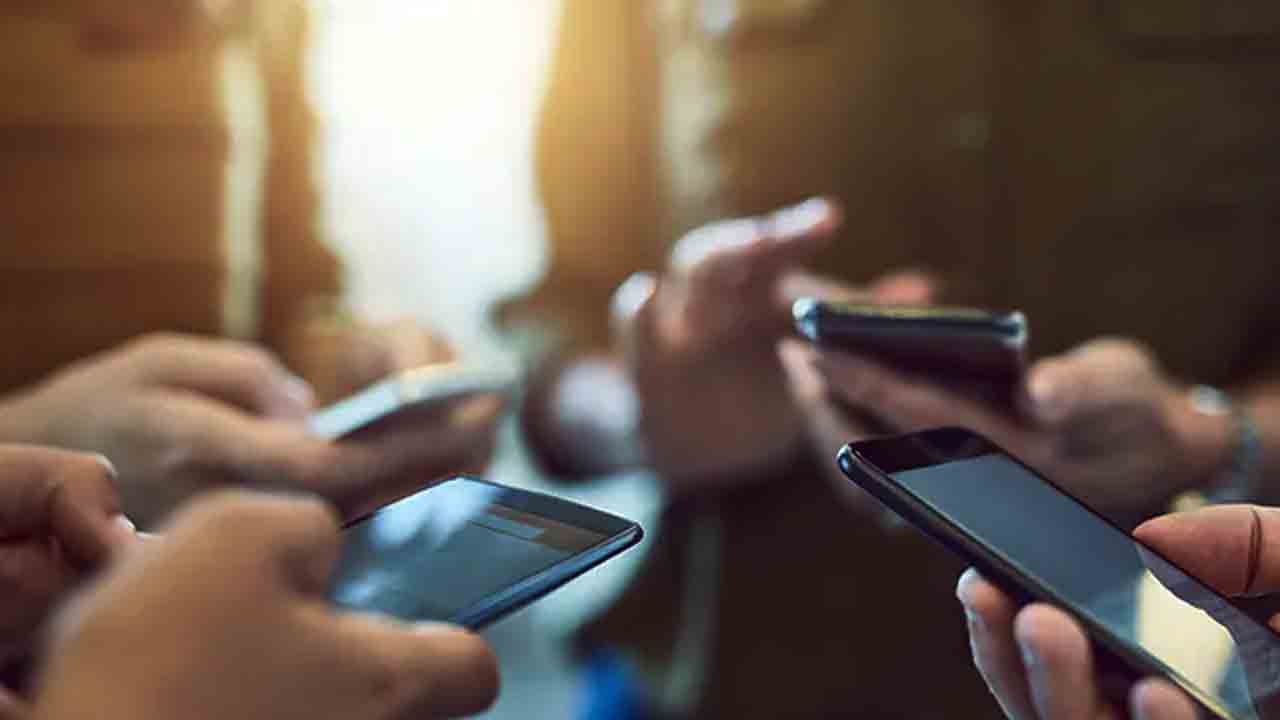 Internet | 50 శాతానికి పైగా ఇండియ‌న్స్ ఇంట‌ర్నెట్ వాడ‌కం.. ఇదే ఫ‌స్ట్ టైం