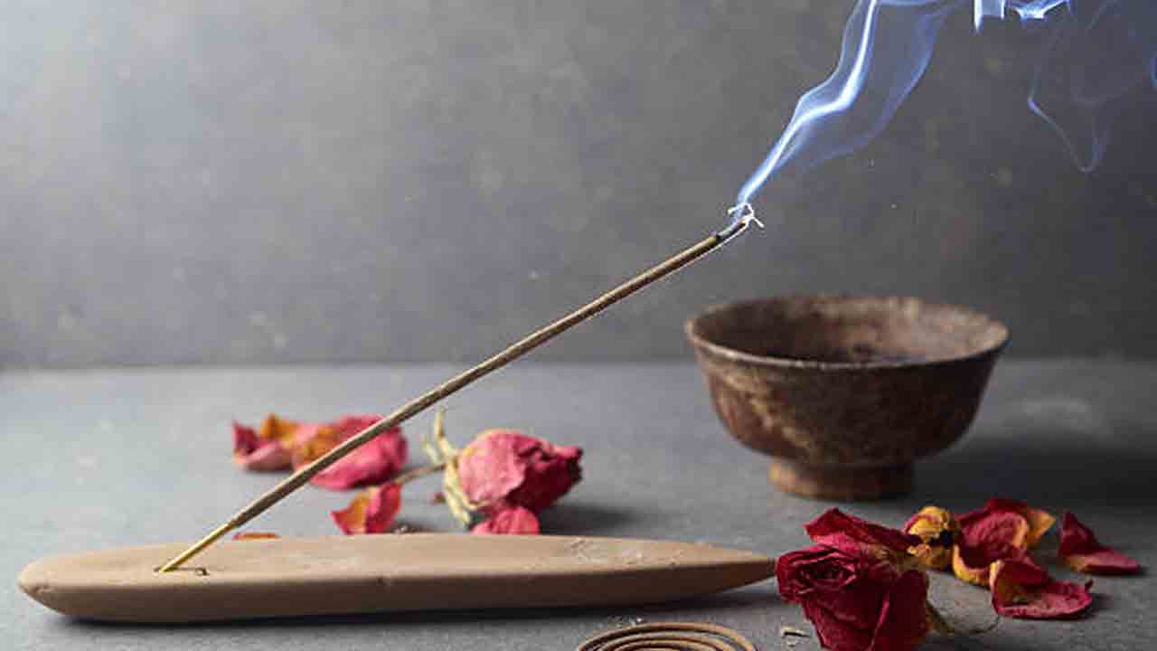 వాడేసిన పూలతో ధూప్‌స్టిక్స్‌