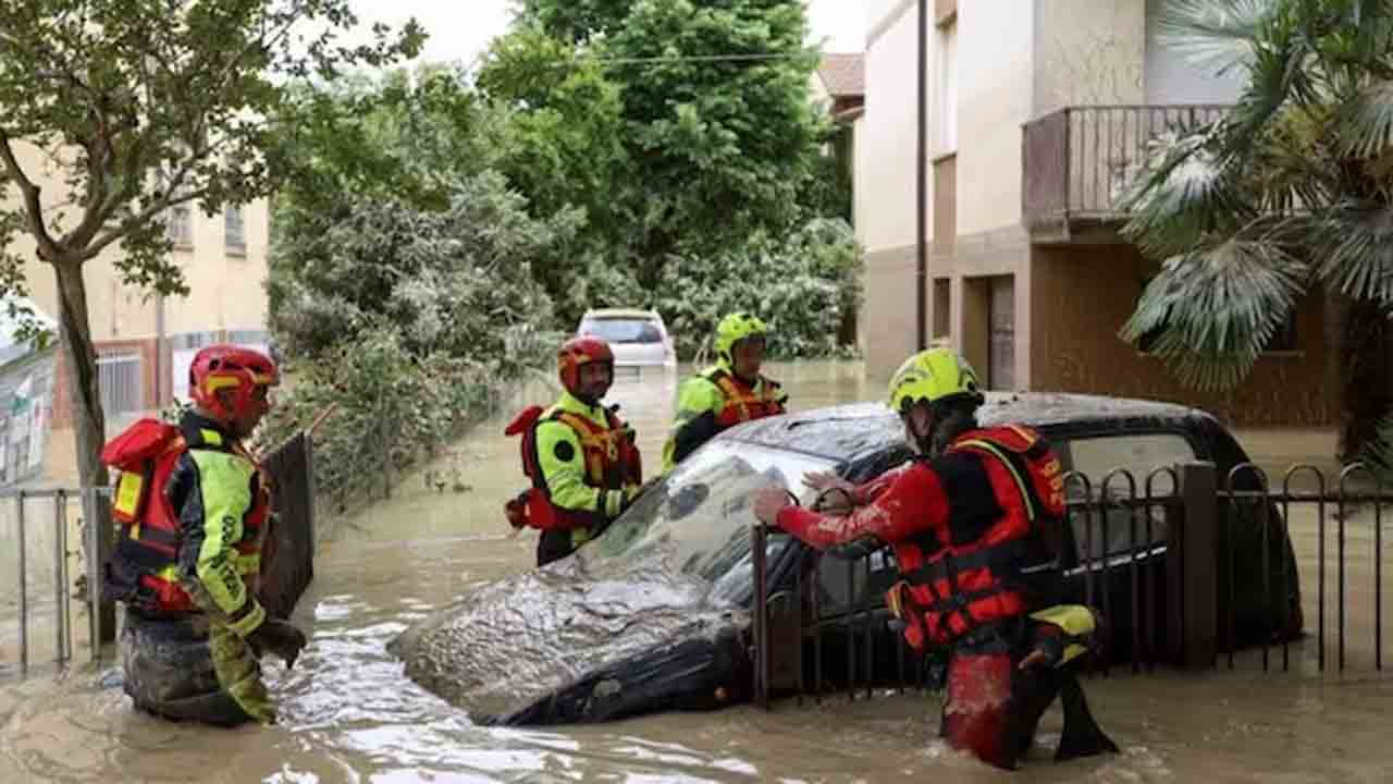 Italy floods | వరదలతో అతలాకుతలమవుతున్న ఇటలీ.. 13 మంది మృతి
