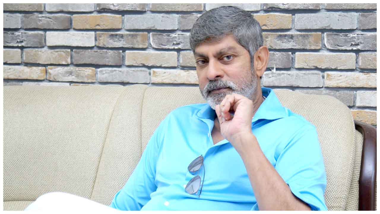 Jagapathi Babu | నా వల్ల కాదు బాబోయ్.. అభిమానులు చేసిన ప‌నికి విసిగిపోయిన జగపతిబాబు.