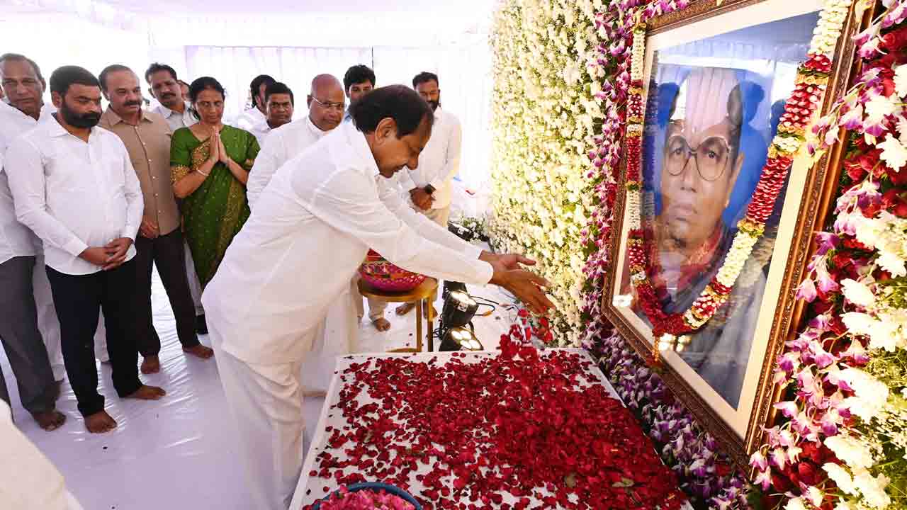 మంచిరెడ్డి కిషన్‌రెడ్డికి కేసీఆర్‌ పరామర్శ