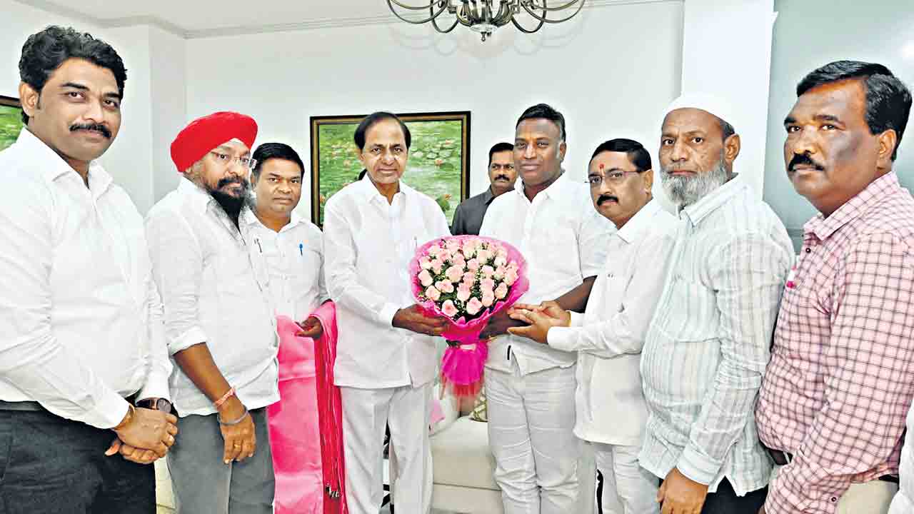 బీఆర్‌ఎస్‌లో మహా చేరికల జోరు