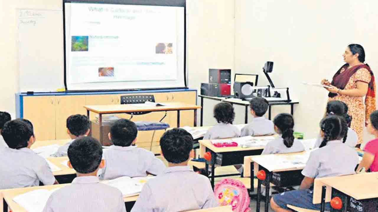 Digital classes |  మన ఊరు.. మన బడి.. వచ్చే విద్యాసంవత్సరం నుంచి సర్కారు బడిలో డిజిటల్‌ బోధన