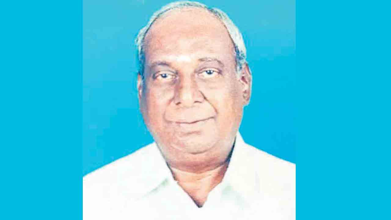 సెస్‌ మాజీ చైర్మన్‌ లక్ష్మారెడ్డి కన్నుమూత