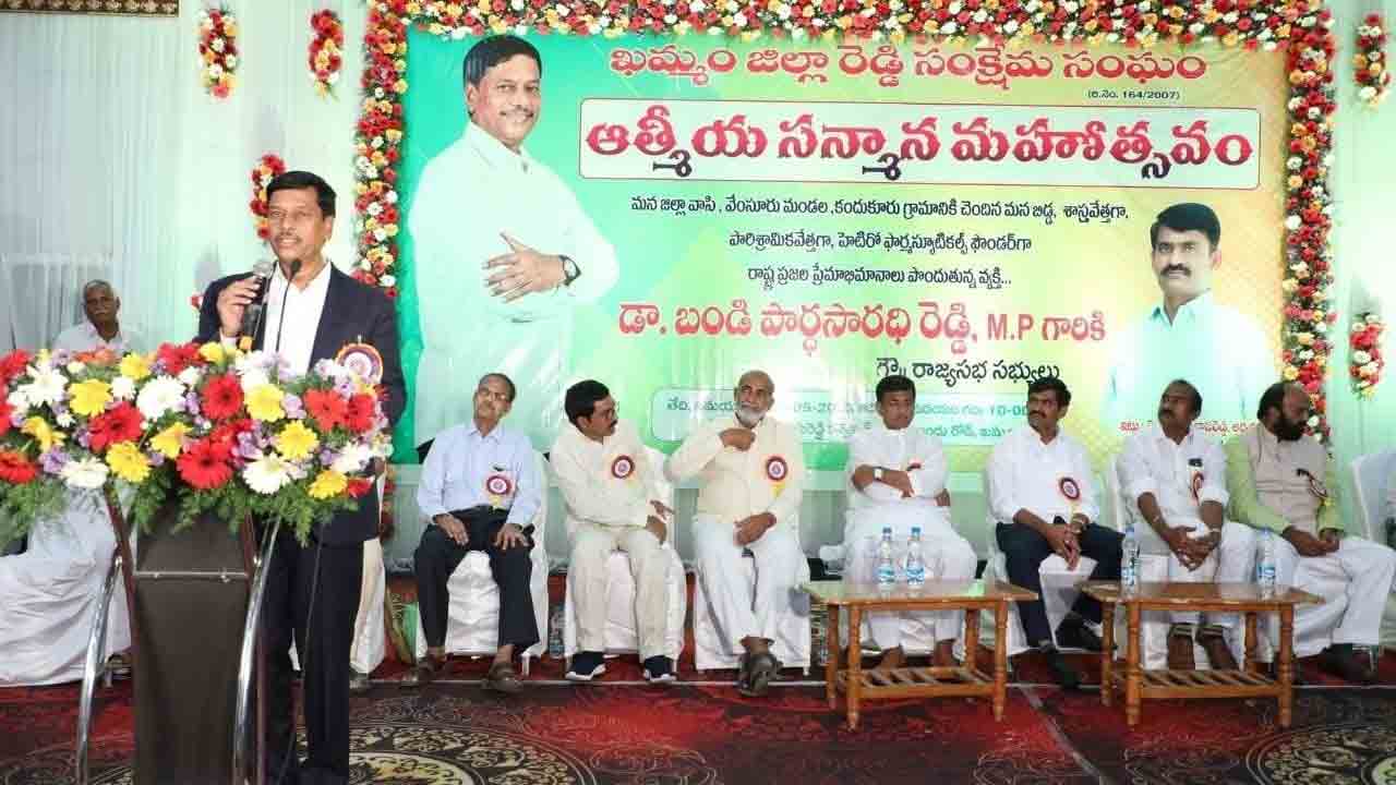 కేంద్ర, రాష్ట్ర ప్రభుత్వాల సహాయ నిధికే నా వేతనం