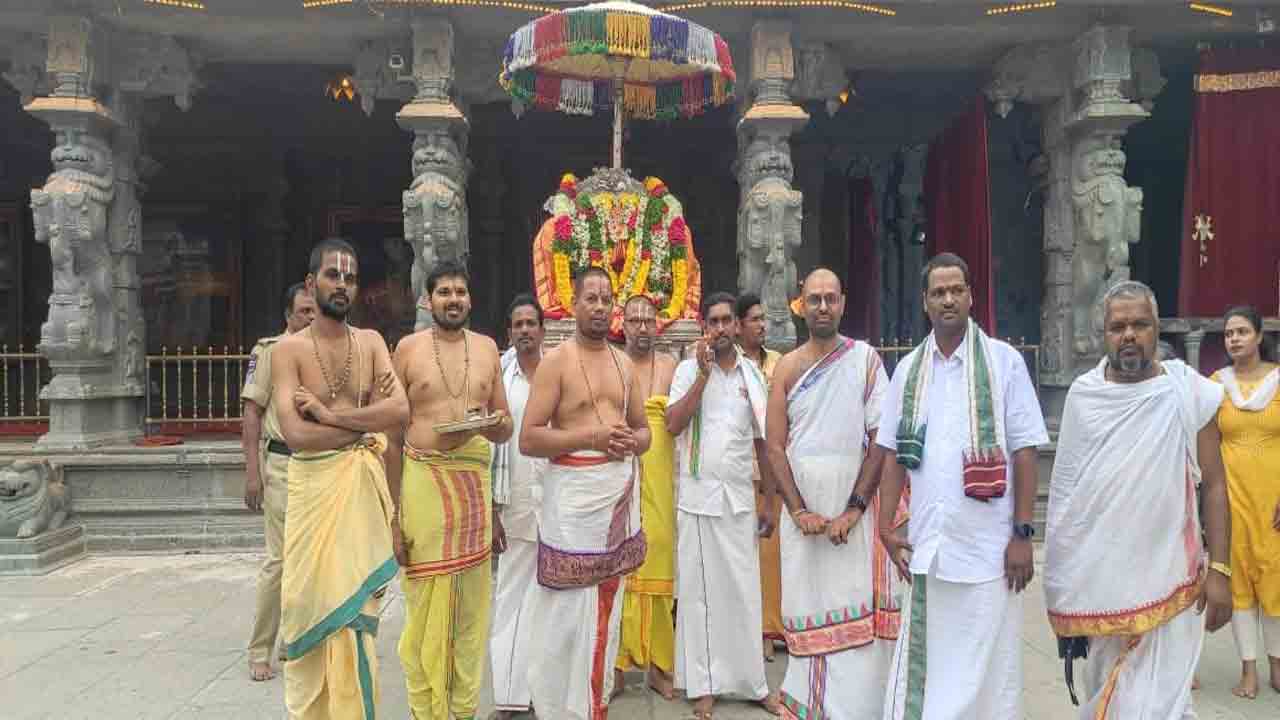 వైభవంగా మట్టపల్లి నర్సన్న కల్యాణం