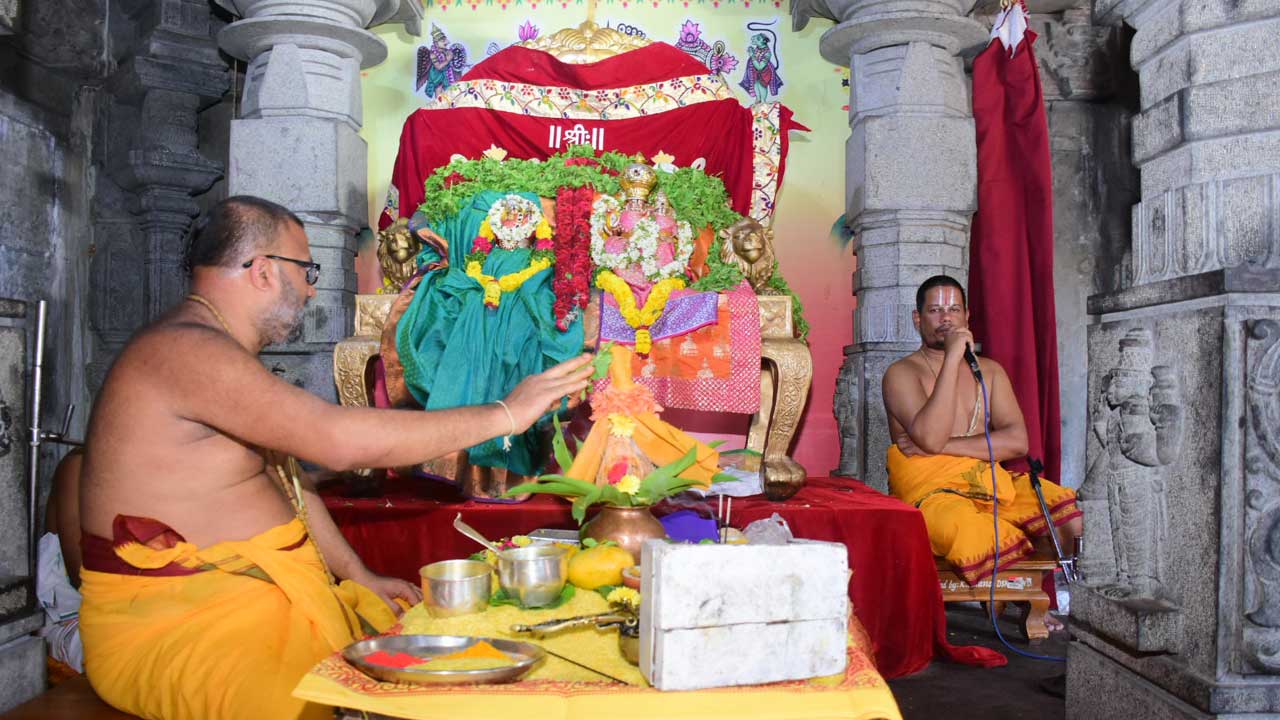 యాదగిరిగుట్ట క్షేత్రం.. భక్తజన సంద్రం