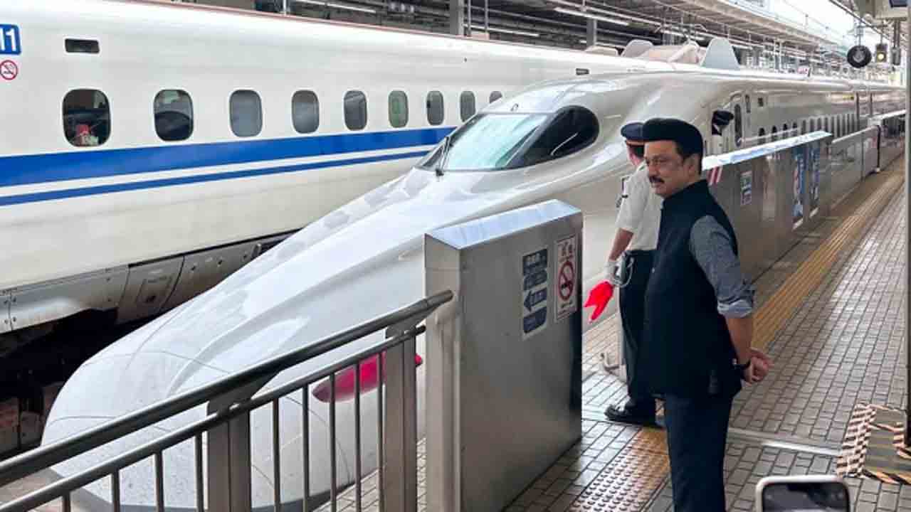 MK Stalin | జపాన్‌లోని బుల్లెట్‌ ట్రైన్‌లో ప్రయాణించిన స్టాలిన్‌.. భారతీయులకు అందుబాటులోకి రావాలని ఆకాంక్ష