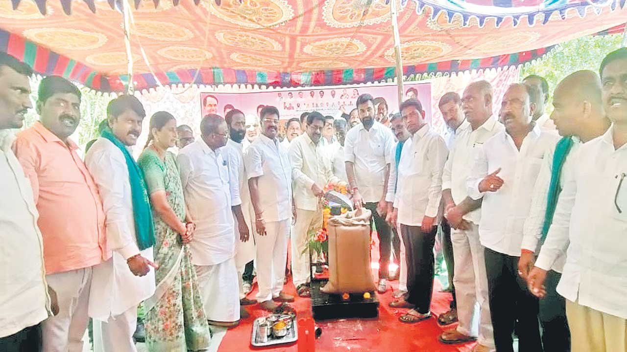 ప్రతి ధాన్యపు గింజను కొనుగోలు చేస్తాం