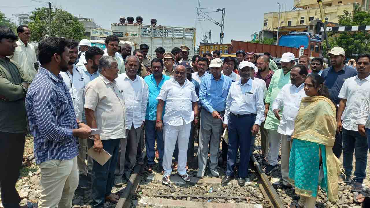 ప్రజలకు ఇబ్బందులు లేకుండా చూడాలి