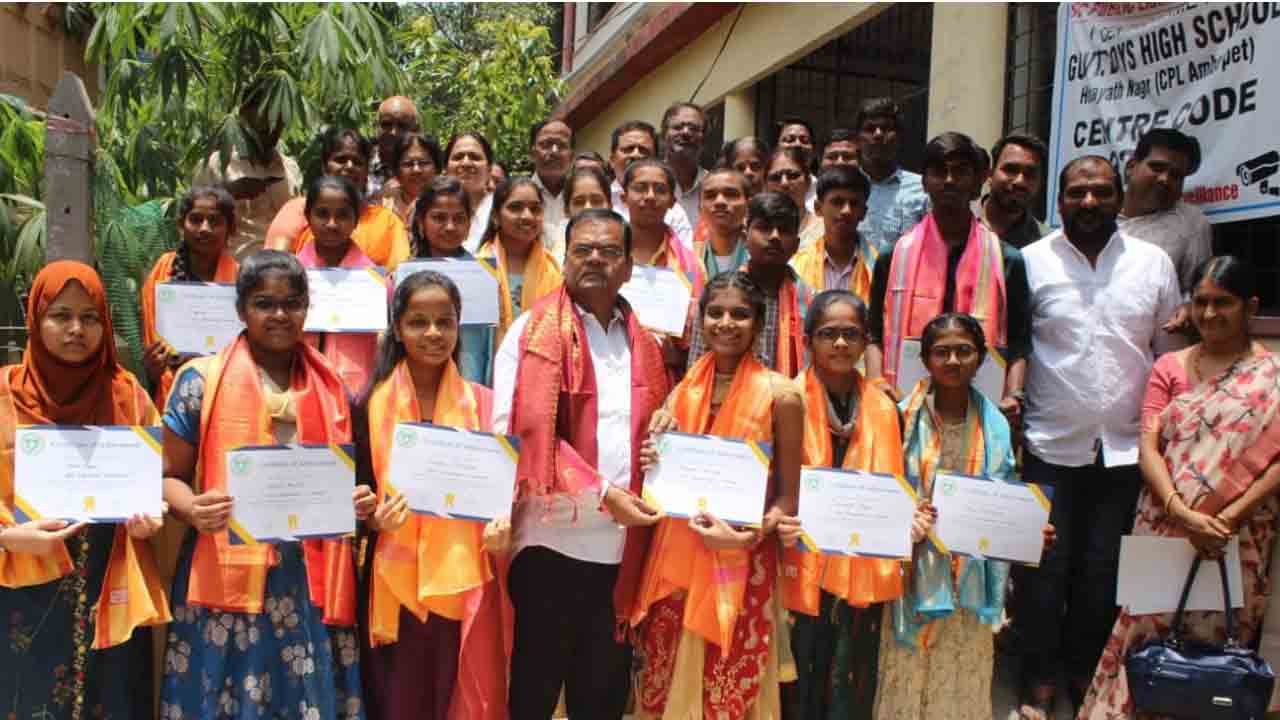 Merit Students | మెరిట్‌ విద్యార్థులకు పేదరికం అడ్డుకాకూడదు.. వారికి అండగా ఉంటా : ఎమ్మెల్యే కాలేరు వెంకటేశ్‌