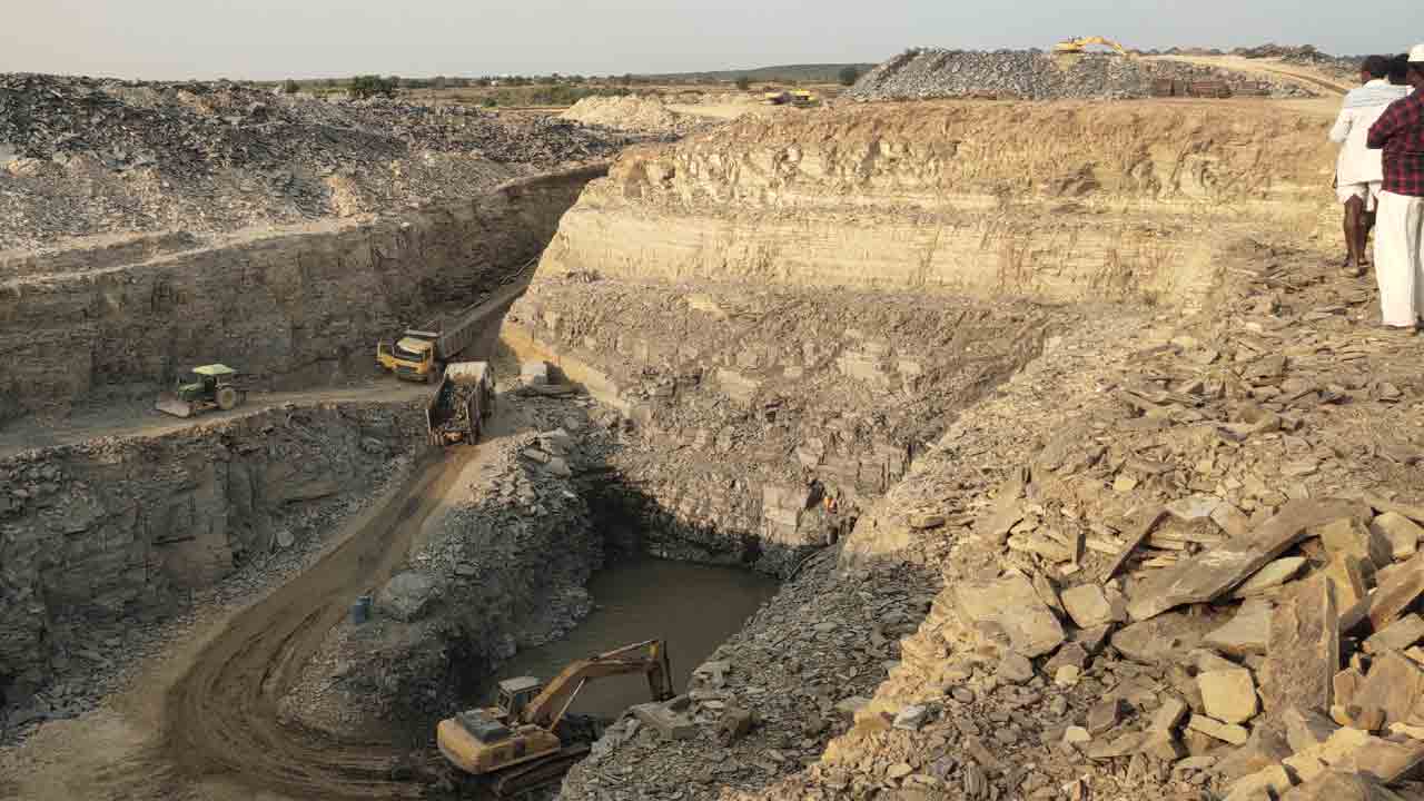 Janpahad lift |  ముమ్మరంగా జాన్పహాడ్ లిఫ్ట్ పనులు.. చెంతన ఉన్న కృష్ణమ్మను పైకి తెచ్చేలా నిర్మాణం