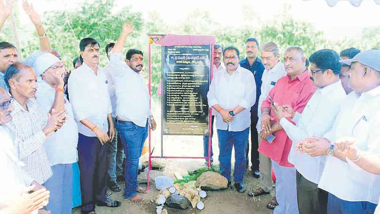 నెరవేరిన బీటీ రోడ్డు కల