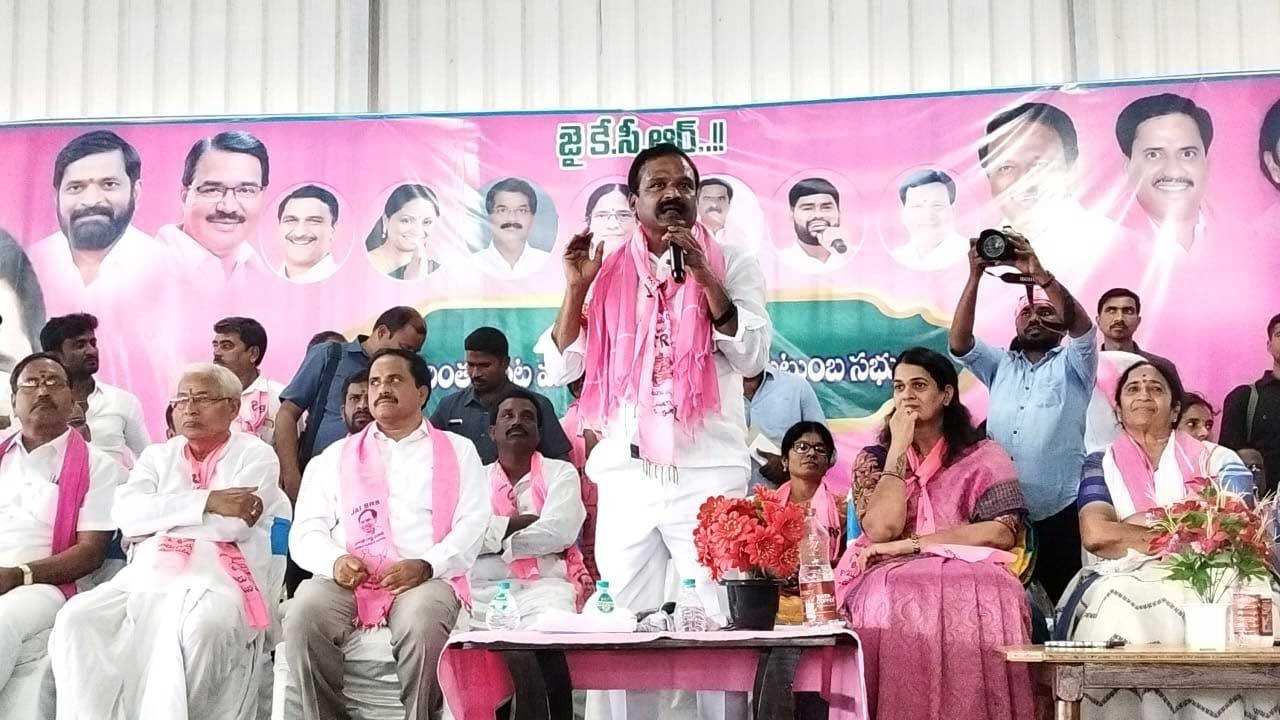 గులాబీ పరవశం