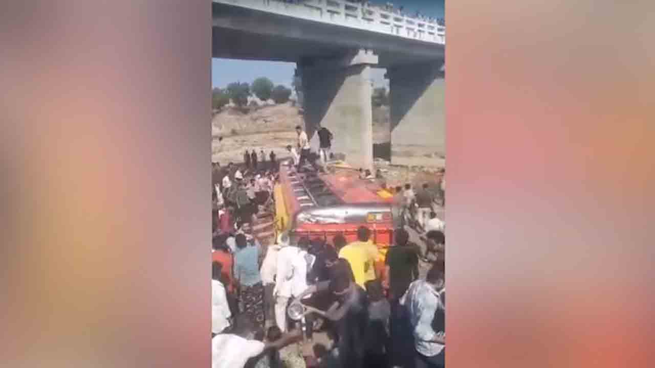 Madhya Pradesh | నదిలో పడిపోయిన బస్సు.. 15 మంది మృతి