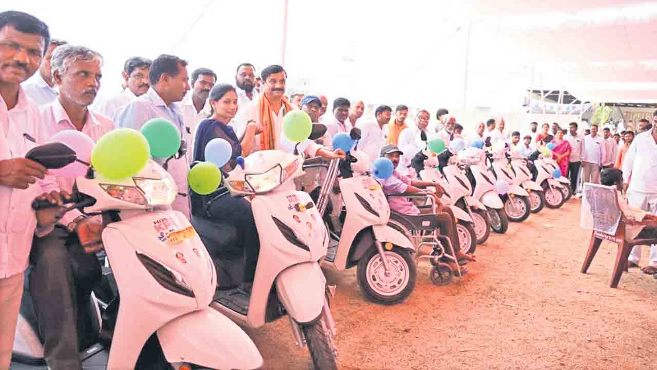 మెదక్‌ ఎంపీ ఔదార్యం