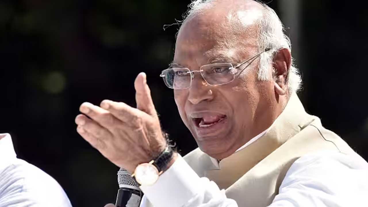 Mallikarjun Kharge | ప్రధాని మోదీ జపాన్‌కు వెళ్లినప్పుడల్లా దేశంలో నోట్ల రద్దే: మల్లికార్జున్‌ ఖర్గే