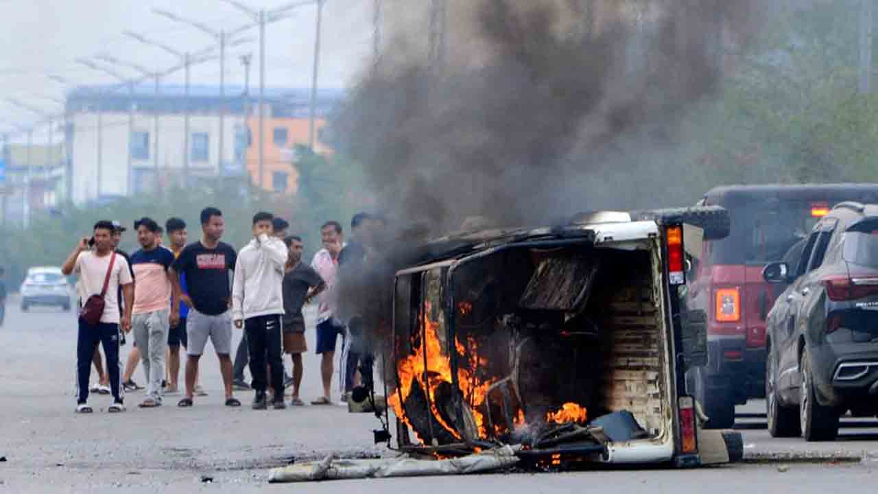 Manipur Violence | అల్లర్లతో ఆకాశాన్నంటుతున్న నిత్యావసర ధరలు.. రూ.1800 చేరిన వంట గ్యాస్‌