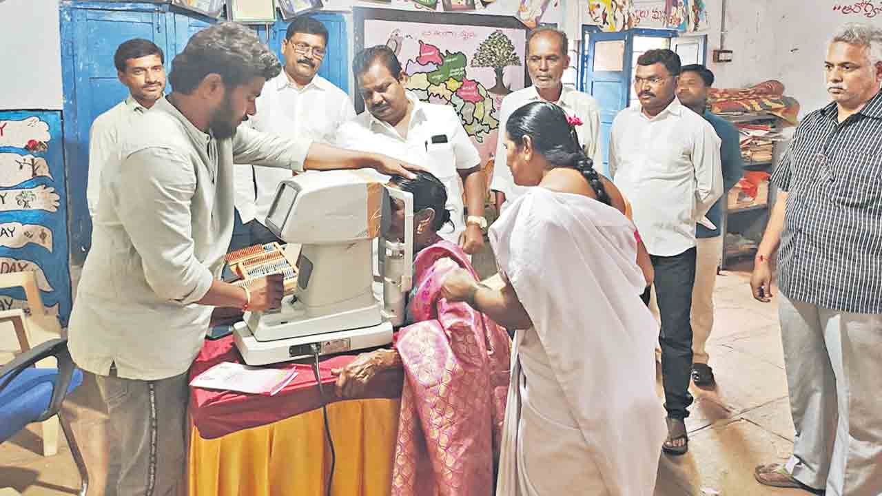 కంటికి రెప్పలా..