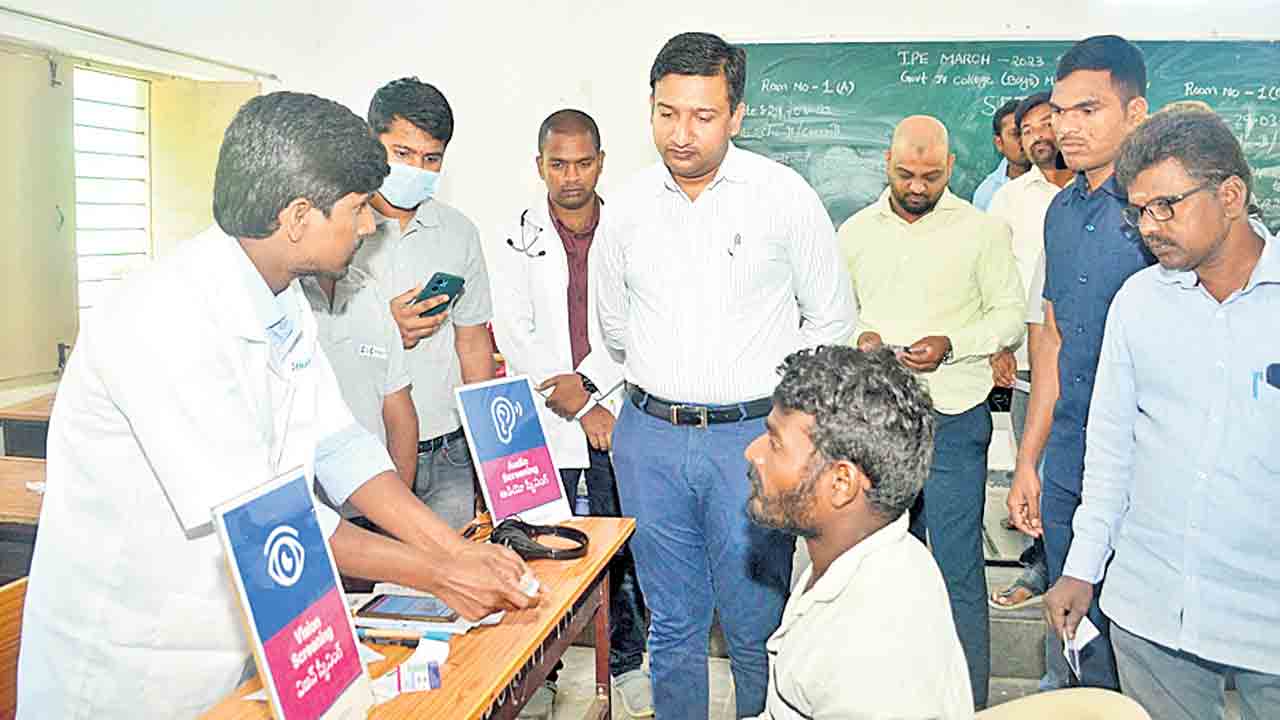 కార్మికులు ఆరోగ్య శిబిరాలను సద్వినియోగం చేసుకోవాలి